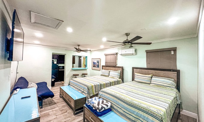 Nassau Maison | COMPLimentary Car Inc! Naranja House!
