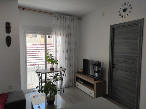 Carretera de Cadiz Maison | Con terraza y muy cerca de la playa,centro y estación de tren