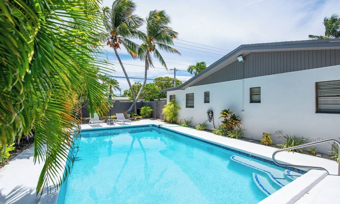 White St. Gallery Maison | Conch Keys | Private Pool & Outdoor Bar Paradise!