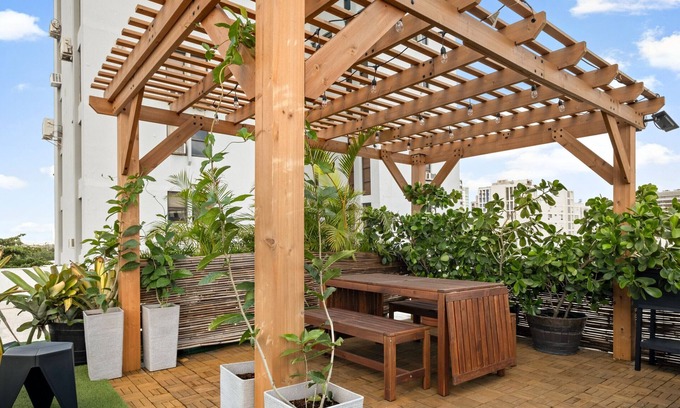 Santurce Appartement | Prime Location at Condado with Rooftop Oasis