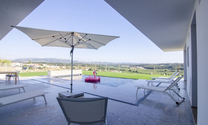 Cadaval Villa | État neuf: VILLA DISIGNATIVE SILVERCOAST PORTUGAL AVEC PISCINE À INFINITÉ CHAUFFÉE