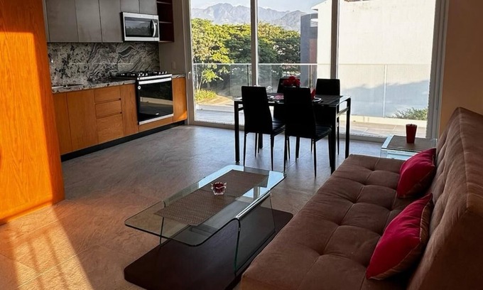 Fluvial Vallarta Copropriété | Condo in Central Fluvial/Versalles. Minutes from the airport and all amenities.