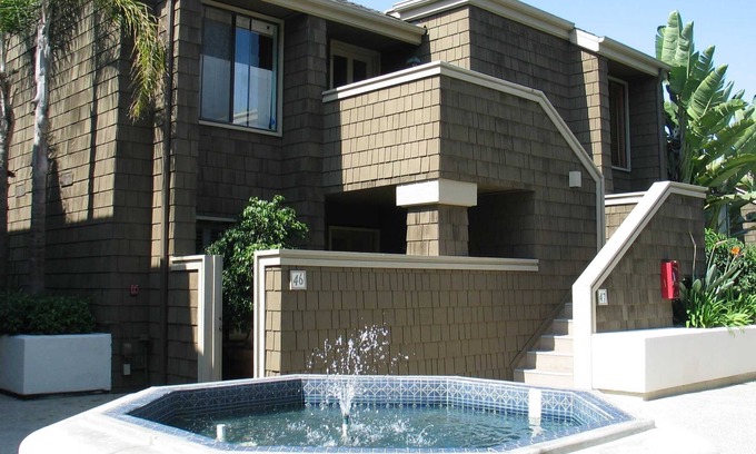 Belcourt Maison | Condo sur le parcours de golf Big Canyon - Piscine communautaire et spa PAR MOIS SEULEMENT