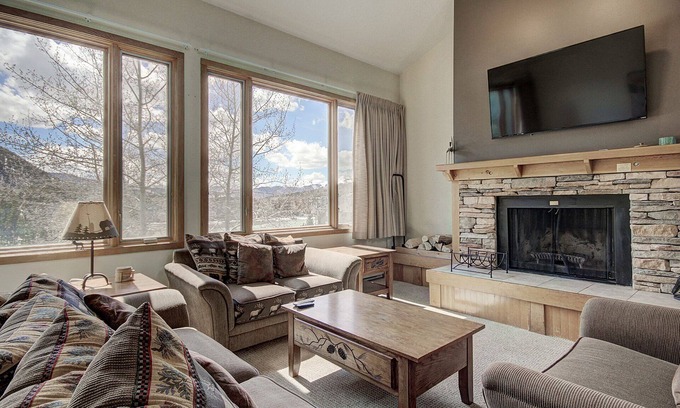 Lakeside Village Copropriété | Spacieux 2 chambres et mezzanine près du lac Keystone