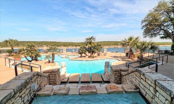 Lago Vista Copropriété | Votre escapade romantique vous attend! Offrez-vous ce charmant condo - Séjournez 6 nuits, obtenez la 7e gratuitement!