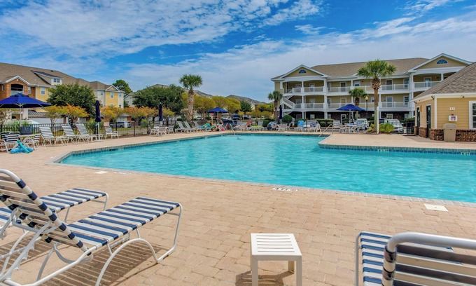 North Myrtle Beach Copropriété | Condo w/ Golf Course View in Barefoot Resort!