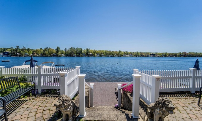 Winnisquam Copropriété | Condo with a VIEW of Winnisquam from your bed~ bring your boat/jet ski
