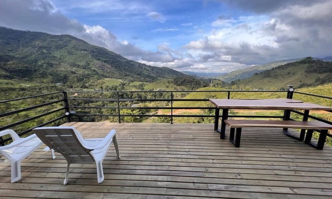 San Rafael Cabine | Conecta con la Magia, Hermosa Cabaña en la Colina