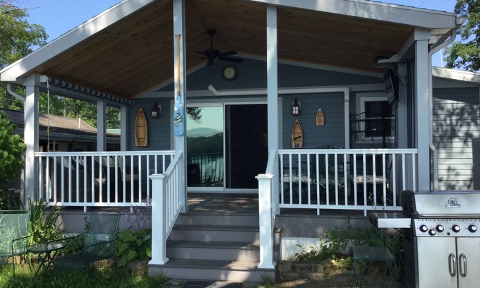 Geneseo Maison | Conesus Lake Front House Tous les niveaux privés à côté d'un parc très calme End Of Street