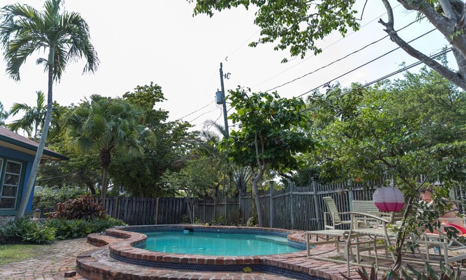 Downtown Fort Lauderdale Maison | Confortable old Florida coral house 3 bed 2 bath pool and peacocks Las olas 1mil