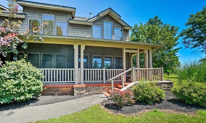 Conneaut Lakeshore Maison | Conneaut Lake Home with Yard, half Mi to BeachandPark