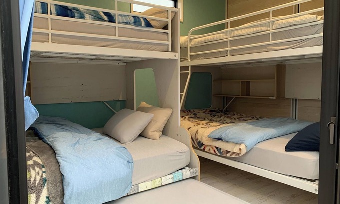 Kashiwa Location De VR | Containertrailer D 1 unit can accommodate up to 6 / Kashiwa City Chiba