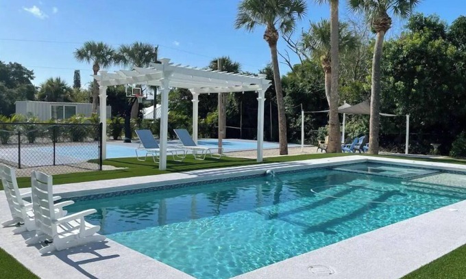 Jensen Beach Maison | Containing Luxury in Jensen Beach-Sandollar