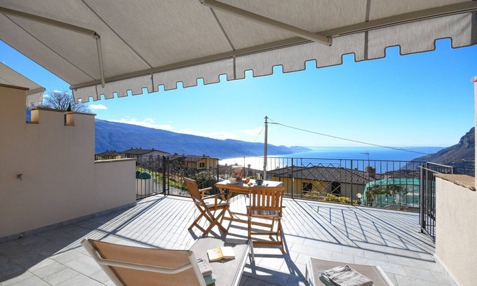 Gardola Appartement | Conte, with big balcony and lake view
