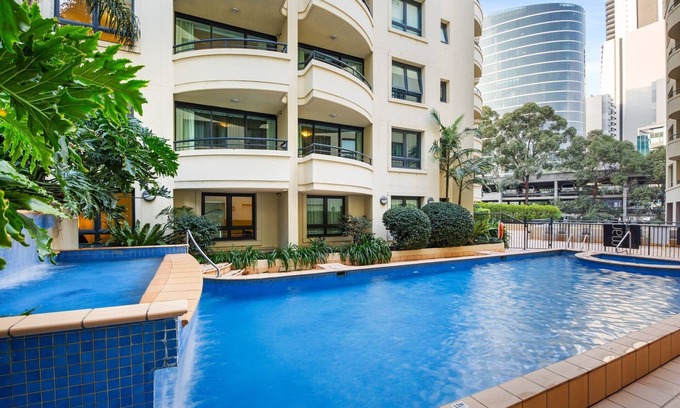 Parramatta Appartement | Contemporary 1-Bed First Floor Unit with Pool