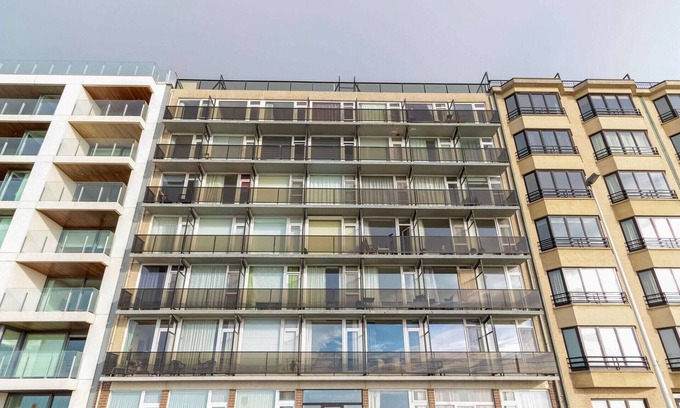 Raversijde Appartement | Contemporary apartment in Oostende with balcony