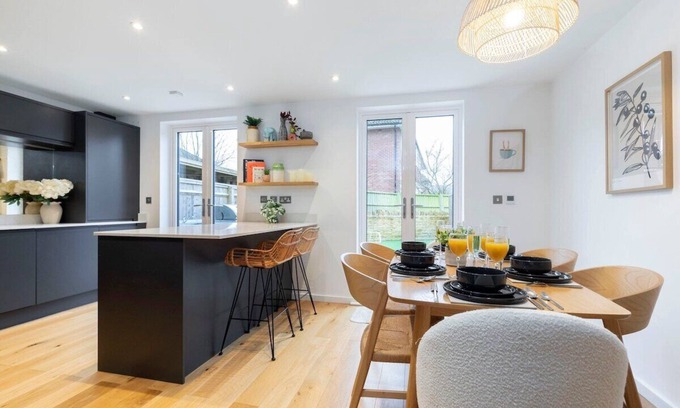 Charlton Kings Maison | Moderne-Maison-SDB privée avec douche-Vue sur Rue