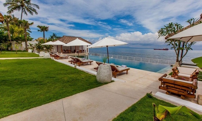Manggis Villa | Villa contemporaine de 4 chambres de style colonial avec vue sur l'océan, Candidasa;