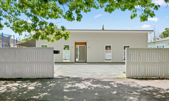 Masterton Maison | Contemporary Comfort - Masterton Holiday Home