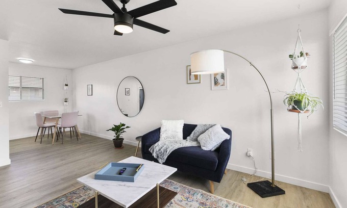 Camelback East Copropriété | Contemporary Condo in Central Biltmore area