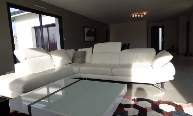 Le Pizou Maison | CONTEMPORARY HEATED POOL HOUSE