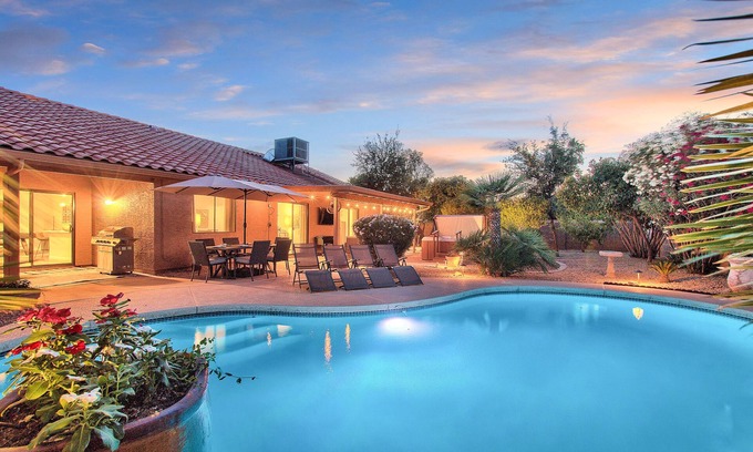 Sunset Ridge Maison | Contemporary home with a private pool, hot tub & fast WiFi