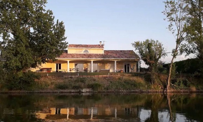 Grenade-sur-Garonne Maison | Contemporary house with heated swimming pool on the edge of a private lake ... paradise