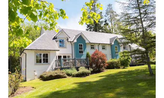 Auchterarder Maison | Contemporary Scottish Lodge -Pool & Spa Free Wifi