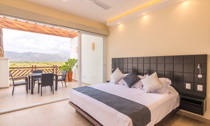 San Pedro Mixtepec Station Balnéaire | Contemporary Studio Suite w/ Resort Amenities & Steps from the beach!