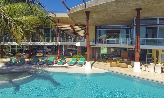 Manuel Antonio Maison | Villa moderne tropicale. Parfait pour les groupes et les événements. Propre gymnase et cinéma.