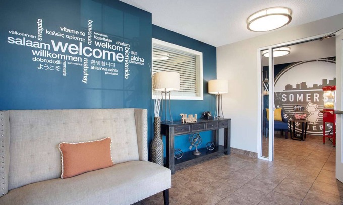 Somerset Hôtel | Contemporary Suite w/ Private Kitchen and Free Parking! Near Rutgers University