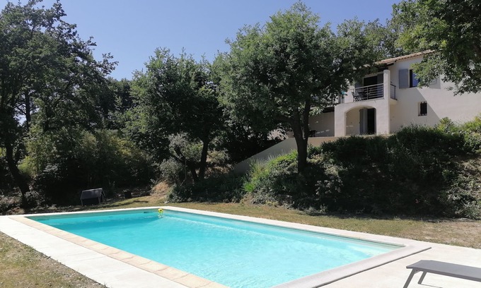 Eguilles Villa | Contemporary Villa in the sky and trees