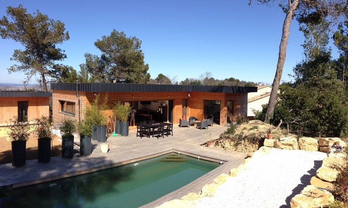 Carsan Villa | Maison contemporaine en bois avec piscine chauffée sur grand terrain au calme.