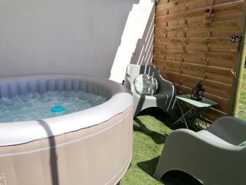 Massillargues-Attuech Appartement | Conteneur avec spa privé face aux vignes