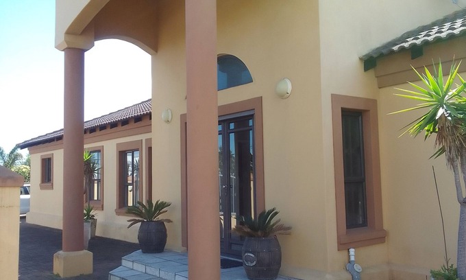 Bloubergstrand Maison | Contractors accommodation