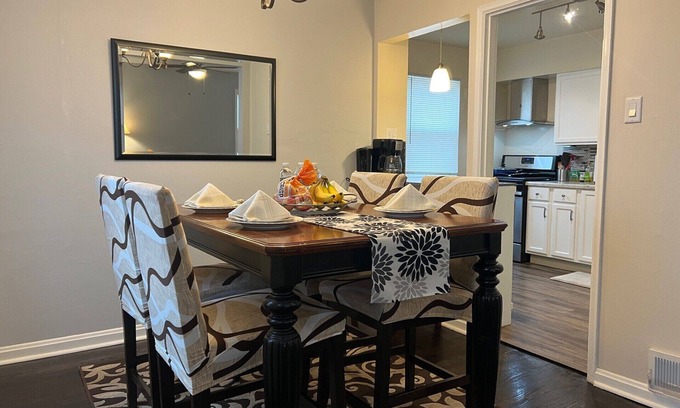 St. Louis Maison | Convenience 2 Bedroom House to Explore All of St Louis