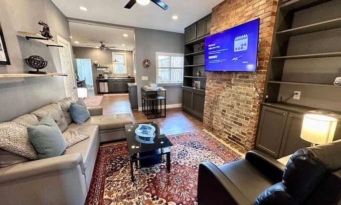 South Side Slopes Maison | Convenient 1 BR close southside