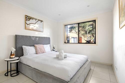 Liverpool Maison | Convenient 2BR Nest in Liverpool - Stay with Ease