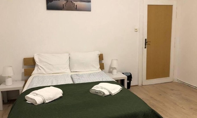 Brigittenau Appartement | Convenient 3BR Apt. near Danube & Millenium Tower