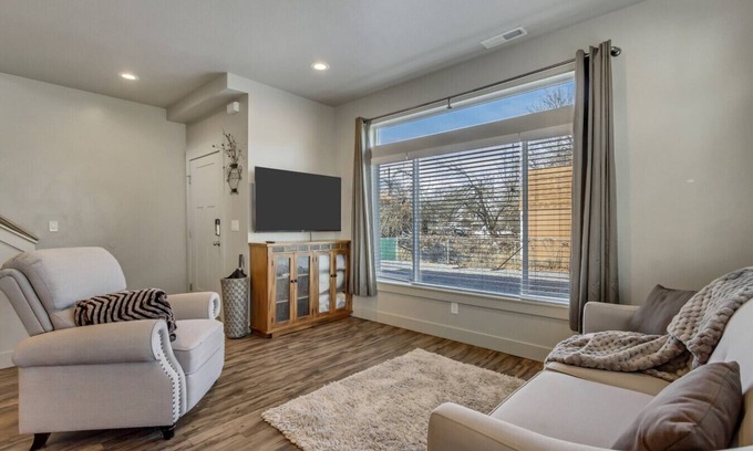 Layton Maison | Convenient 3BR with King Beds Near Hill AFB and Davis Conference Center
