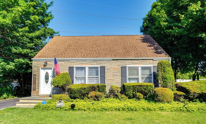 Northeast Yonkers Appartement | Convenient Apt: 2 Mi to Sprain Ridge Park!