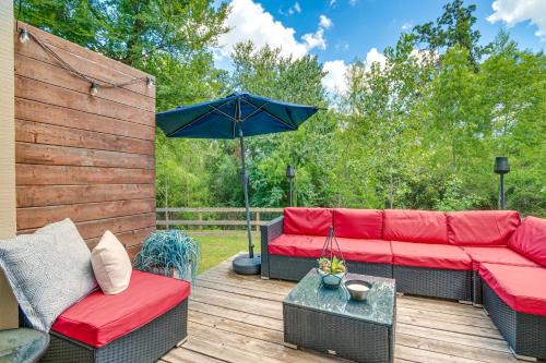 College Station Maison | Convenient Bryan Townhome with Patio Less Than 3 Mi to AandM!