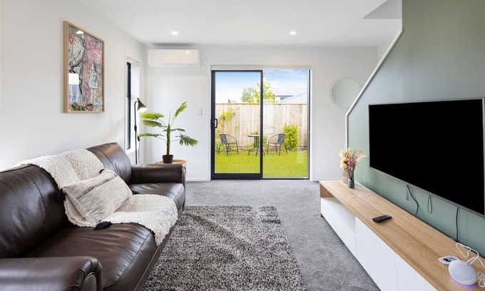 Trentham Maison | Convenient & Cozy 2BR Retreat - Oliver Place