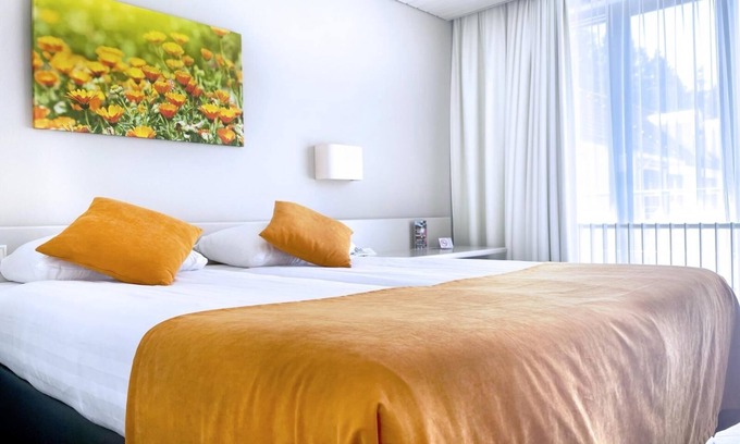 Municipality of Zeist Hôtel | Convenient Getaway with On-site Dining, Free Parking, and Comfortable Ambiance