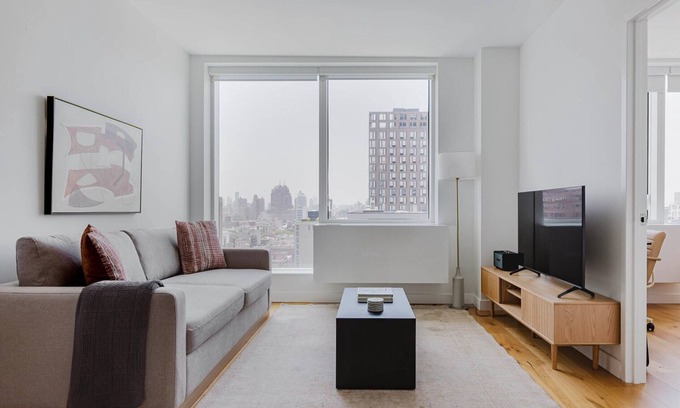 Lower East Side Appartement | Convenient LES 1BR w/ Gym, Elev & W/D, close to Market, by Blueground
