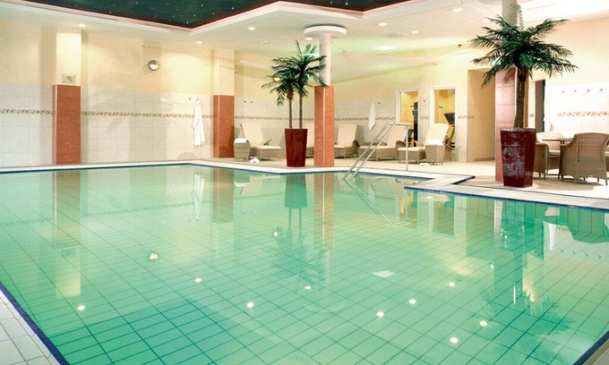 Schelfhorst Hôtel | Convenient Location! Outdoor Pool, Free Parking! Close to Groninger Museum