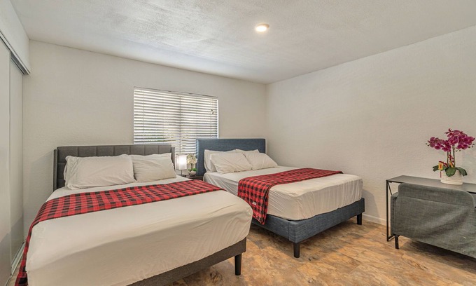 East San Jose Maison | Convenient Location/ Cozy - Free Wifi/Laundry/Parkings/AC/Heater/