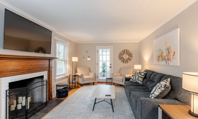 Eastside Maison | Convenient Location in a Quiet Neighborhood