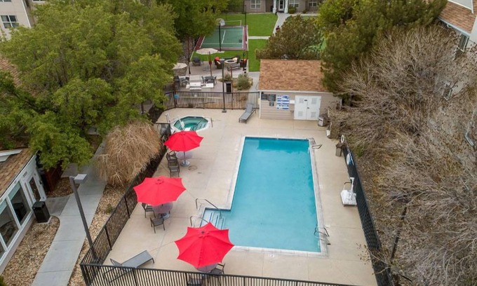 Reno/Tahoe Airport Station Balnéaire | Convenient Location! Unit with Fully-equipped Kitchen and FREE Breakfast!