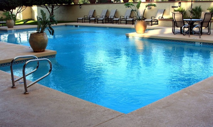 Phoenix Hôtel | Convenient Phoenix Stay Near Airport with Pool and Free Shuttle 24/7